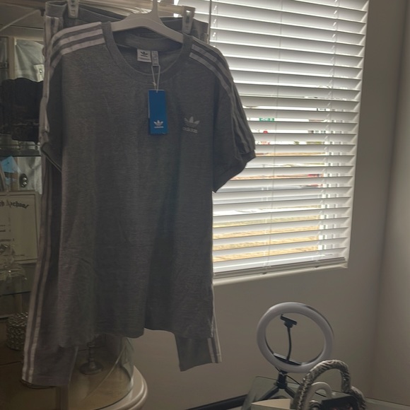 ADiDAS TRACK SUIT (XL) - Picture 2 of 9